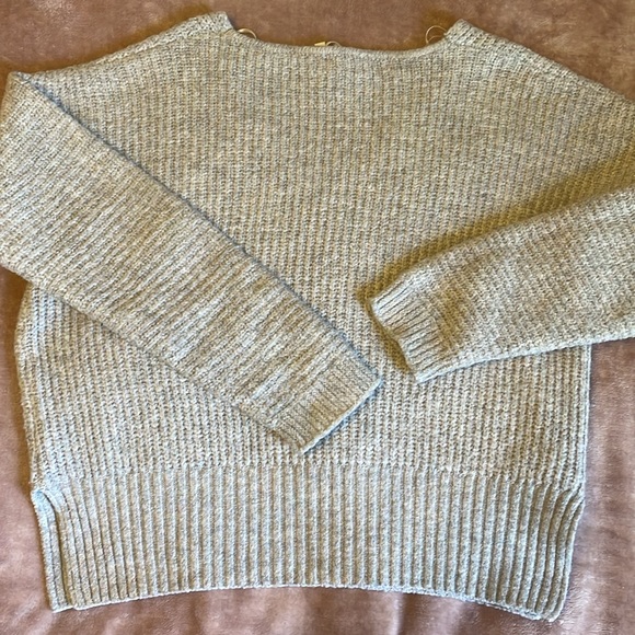 Sweater - Picture 4 of 4
